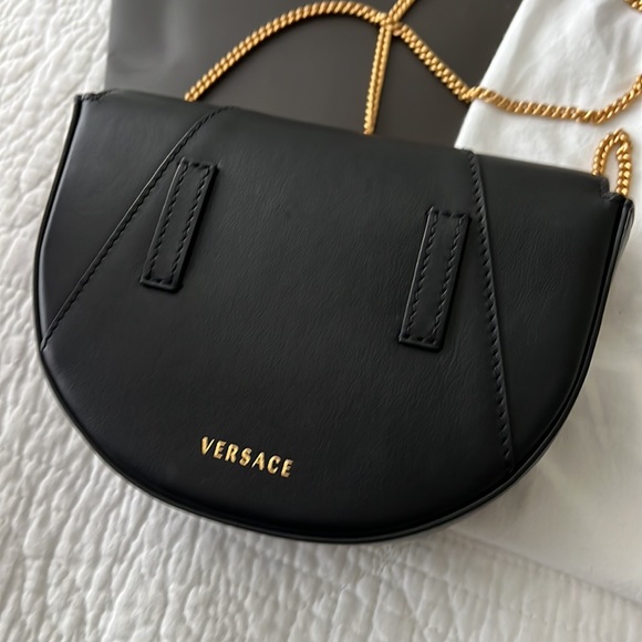 Versace - Picture 7 of 7